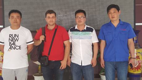 Our sales representatives are guiding our customers visiting our factory and workshop.