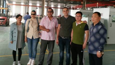 Our sales representatives are guiding our customers visiting our factory and workshop.