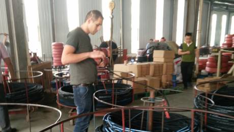 Our sales representatives are guiding our customers visiting our factory and workshop.