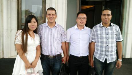Our sales representatives are guiding our customers visiting our factory and workshop.